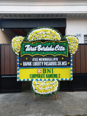 Papan Bunga Duka di Carita