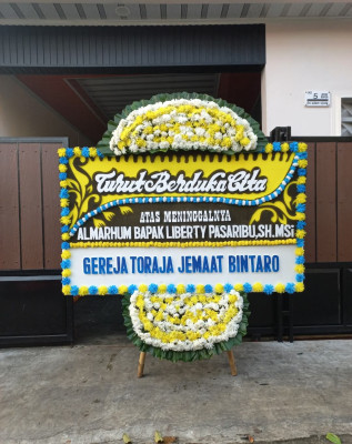 Papan Bunga Duka di Carita