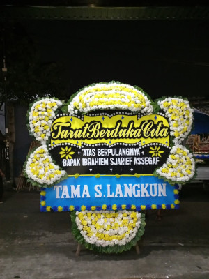 Papan Bunga Duka di Carita